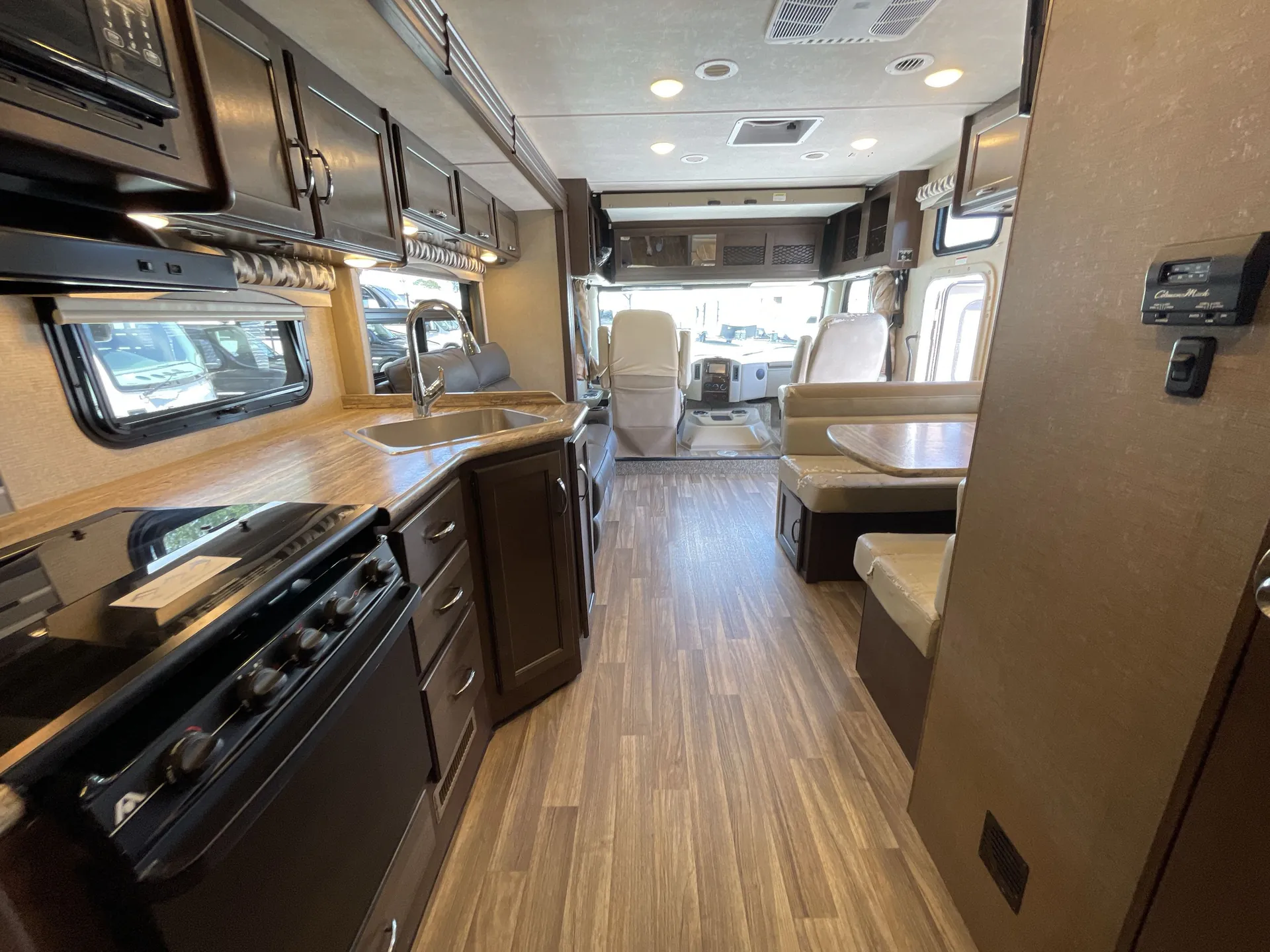 2018 Thor Motor Coach Ace 30.4 - Photo 4