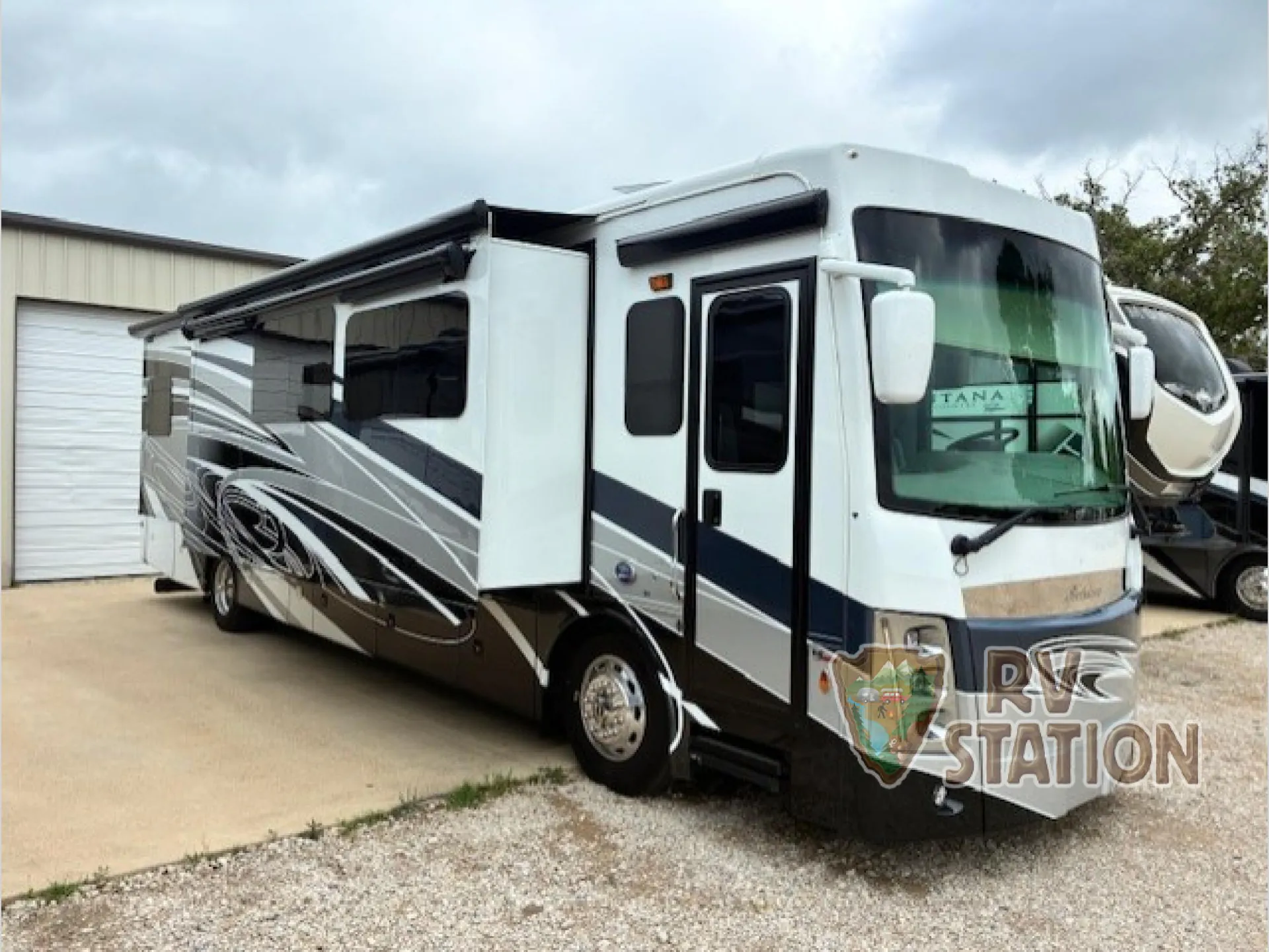 2023 Forest River Berkshire XL 40D - Photo 2