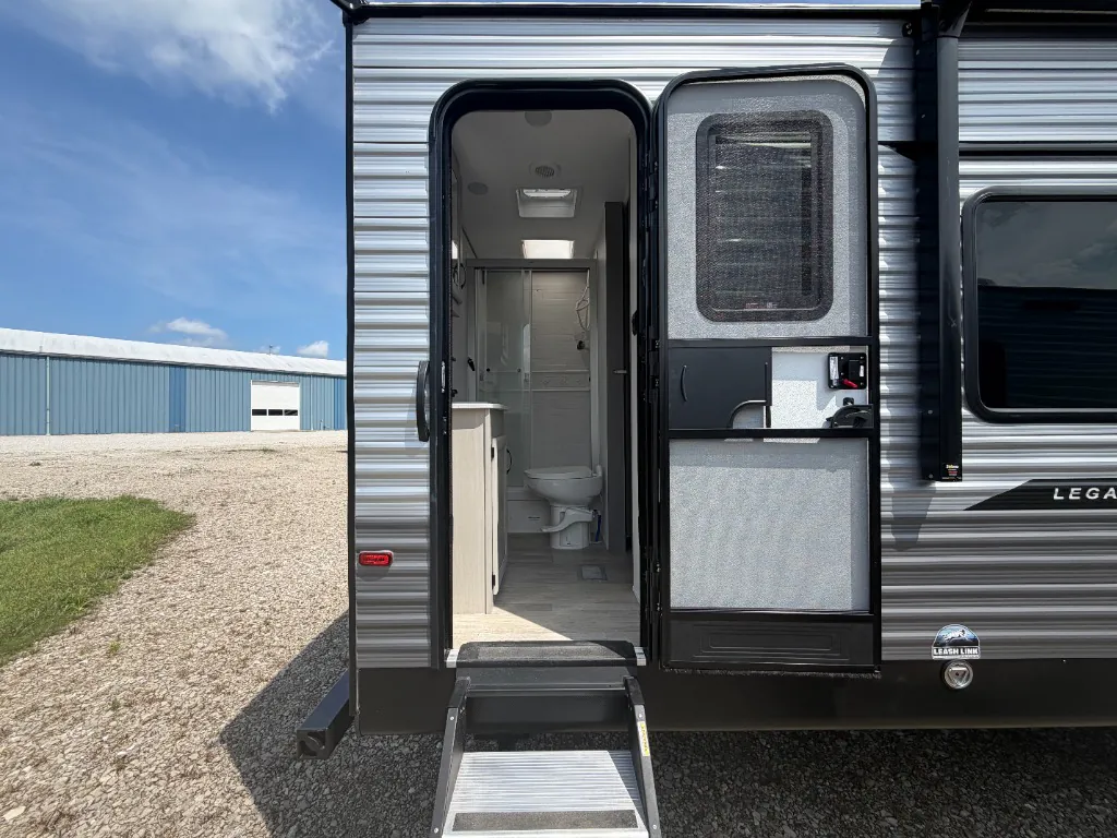2027 Coachmen Catalina Legacy Edition 333DBDSCK, Photos photo 10