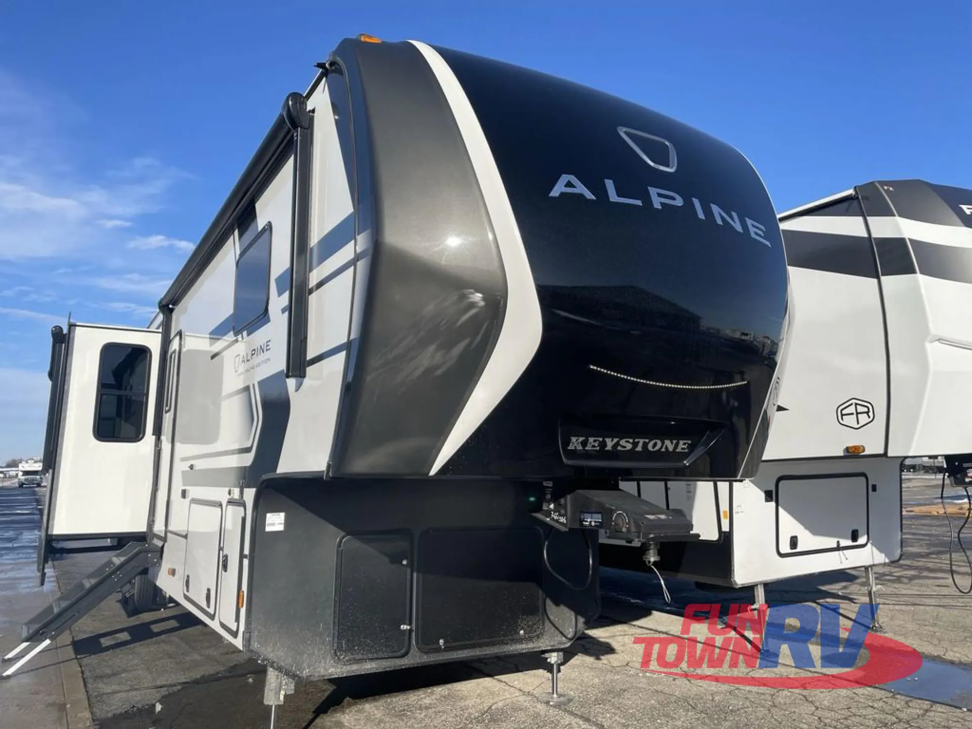 2026 Keystone Alpine Avalanche Edition 390DS - Photo 2