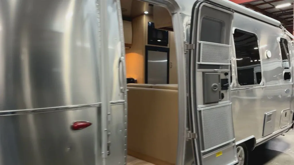 2016 Airstream Flying Cloud 23 - Photo 4