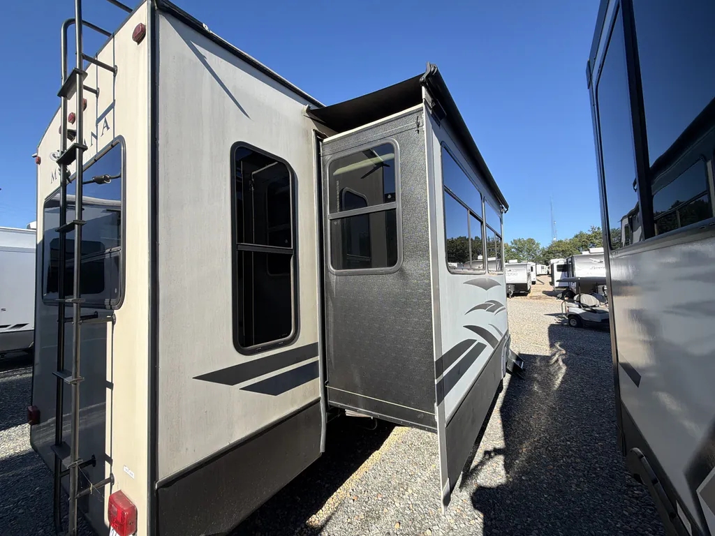 2019 Keystone Montana High Country 385BR, Photos photo 6