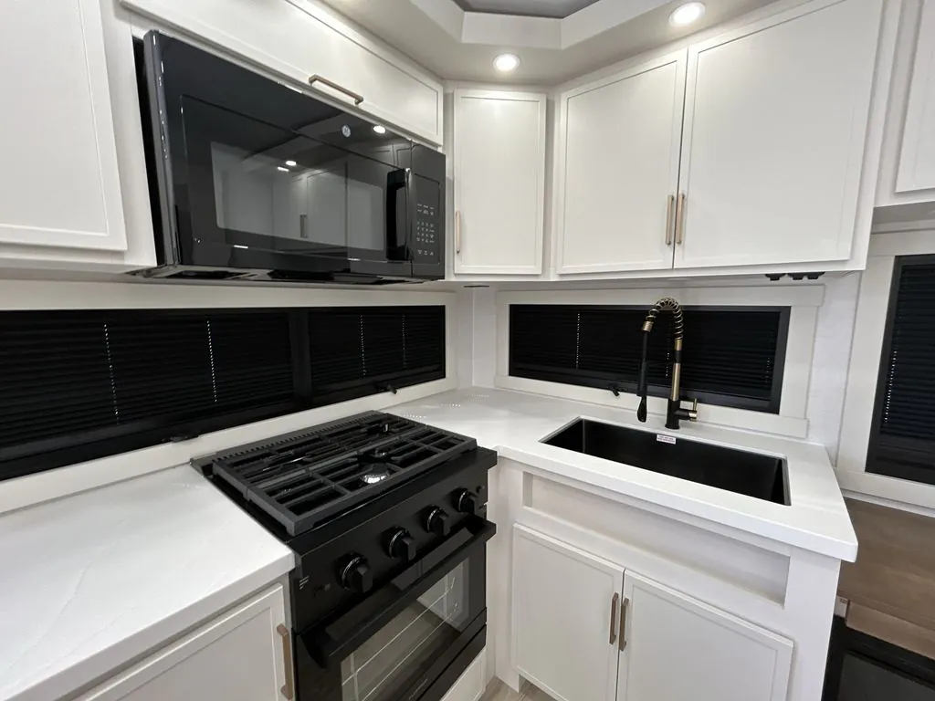 2027 Brinkley Model Z 2680, Photos photo 10