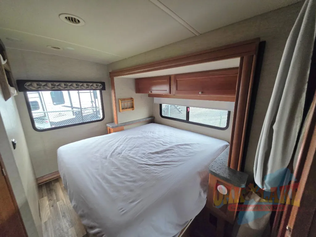 2018 Winnebago Sunstar 27P, Photos photo 27