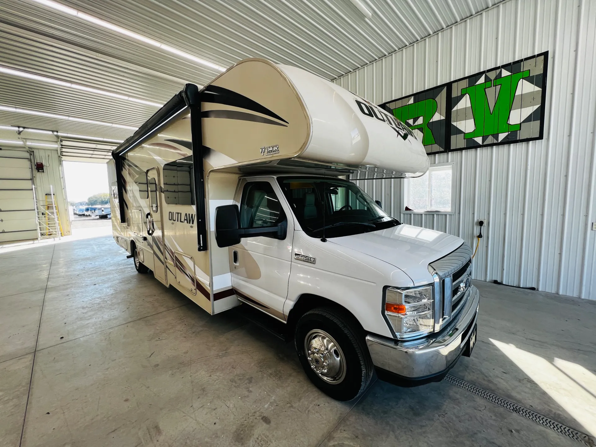 2019 Thor Motor Coach Outlaw 29J - Photo 2