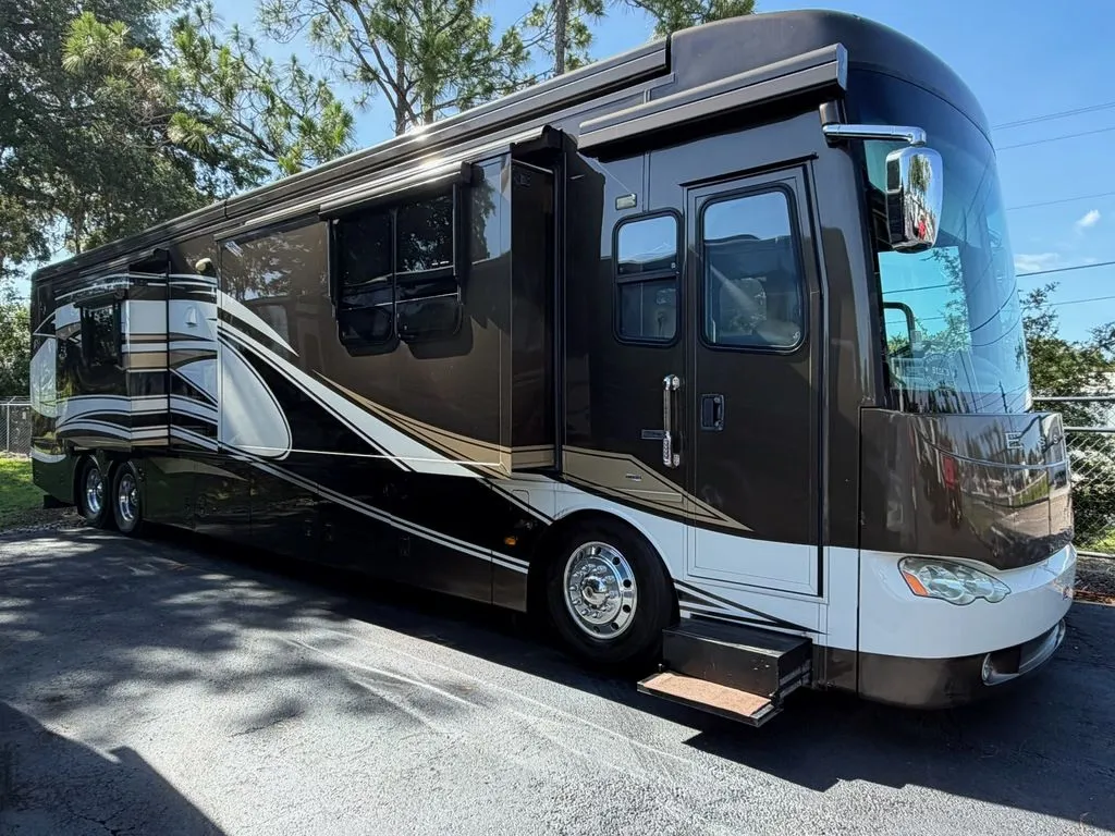 2009 Newmar Essex 4508 - Main photo