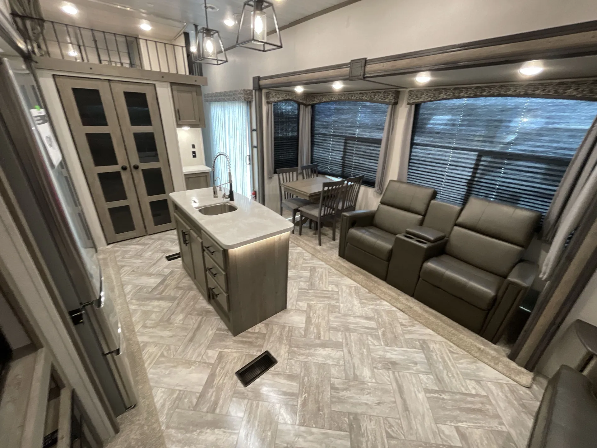 2021 Keystone Residence 40FLFT — living area main