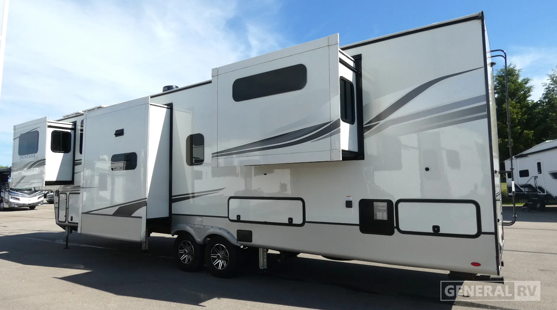2022 Keystone Montana 3763BP - Photo 4