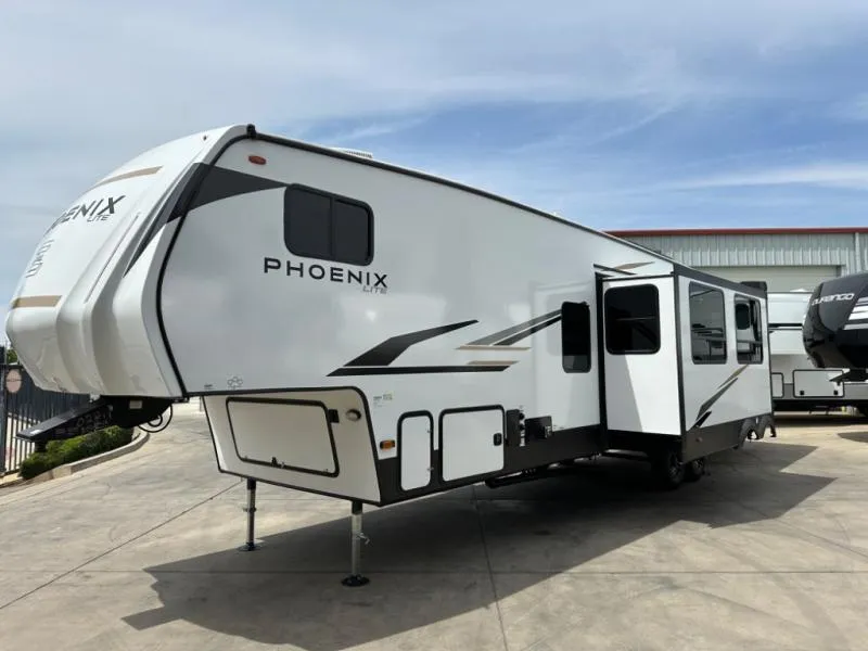 2025 Shasta Phoenix Lite 368TBH - Photo 2