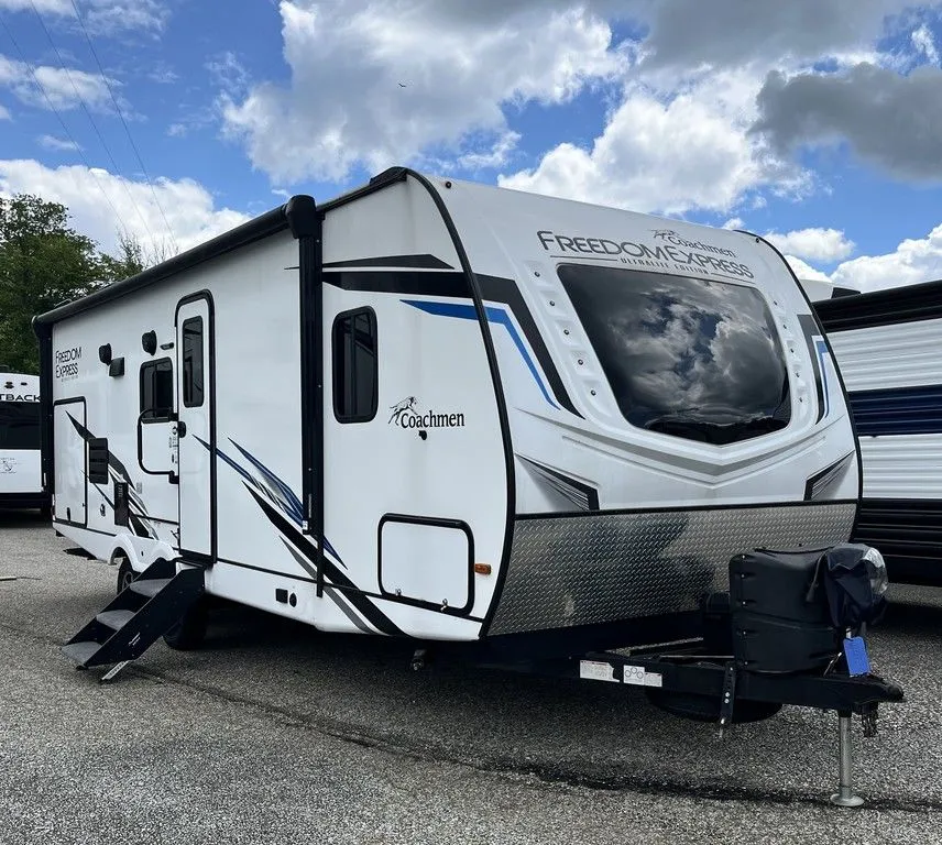 2022 Coachmen Freedom Express Ultra Lite 257BHS - Photo 3