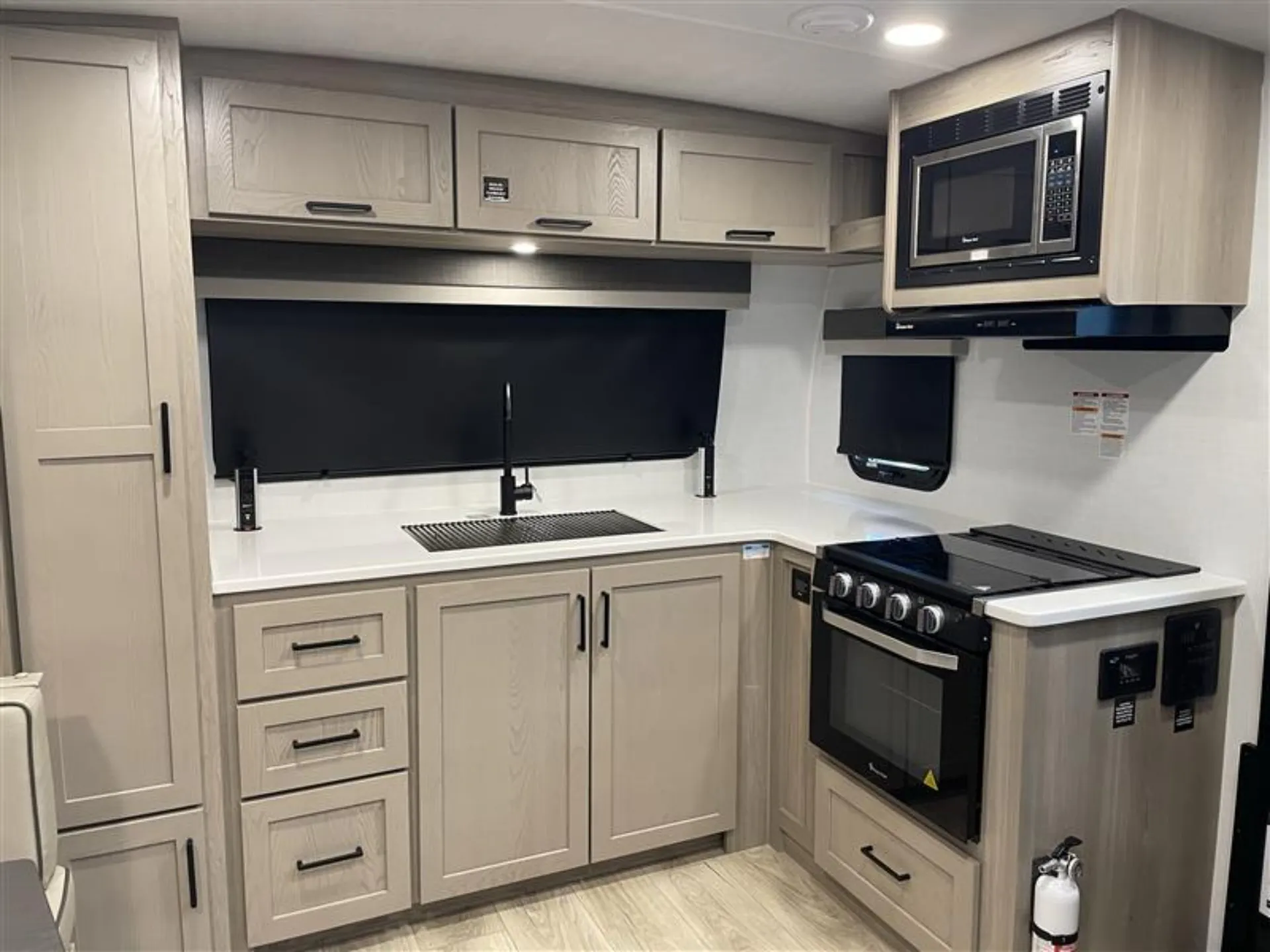 2026 Forest River Rockwood Mini Lite 2506FK - Photo 4
