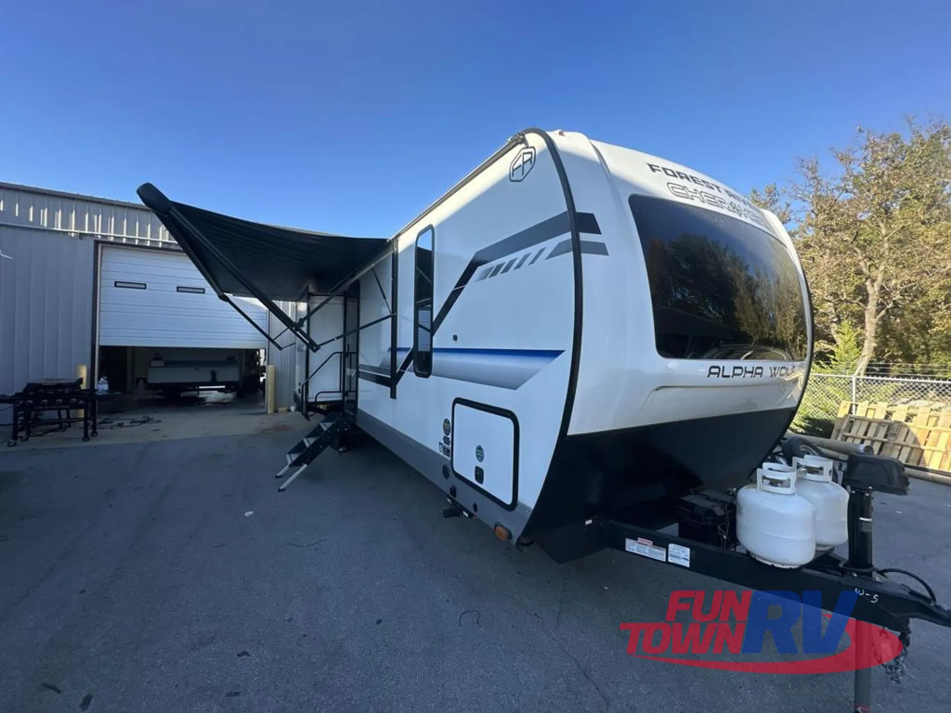 2025 Forest River Cherokee Alpha Wolf 33BH