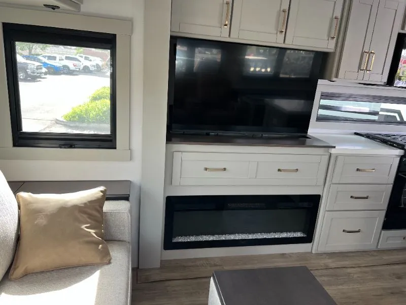 2026 Brinkley Model Z 3600, Photos photo 9