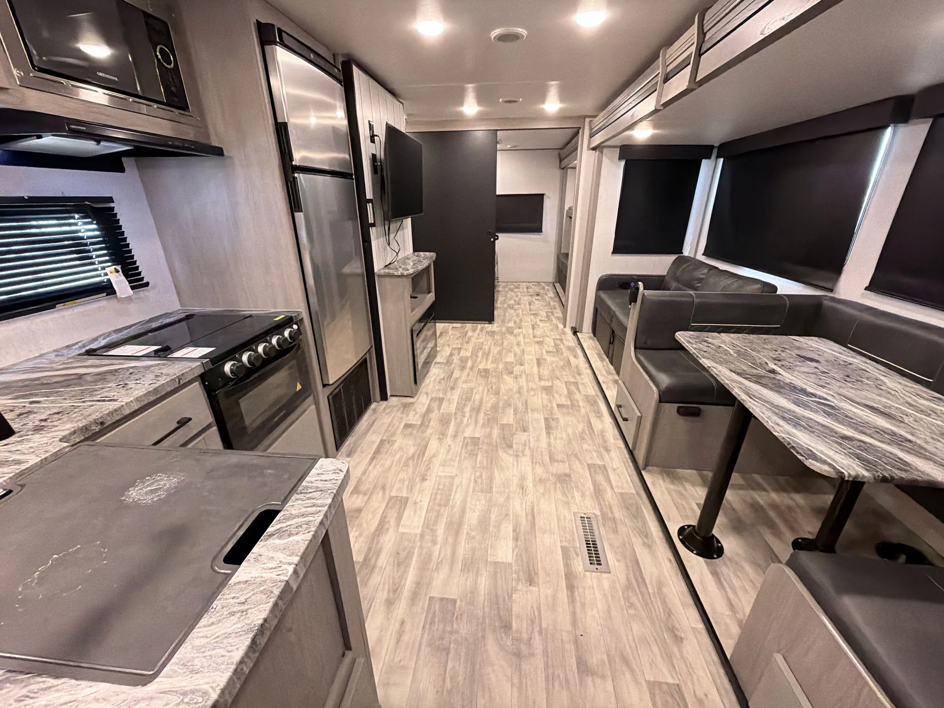 2022 Dutchmen Kodiak Ultra-Lite 332BHSL — living area main