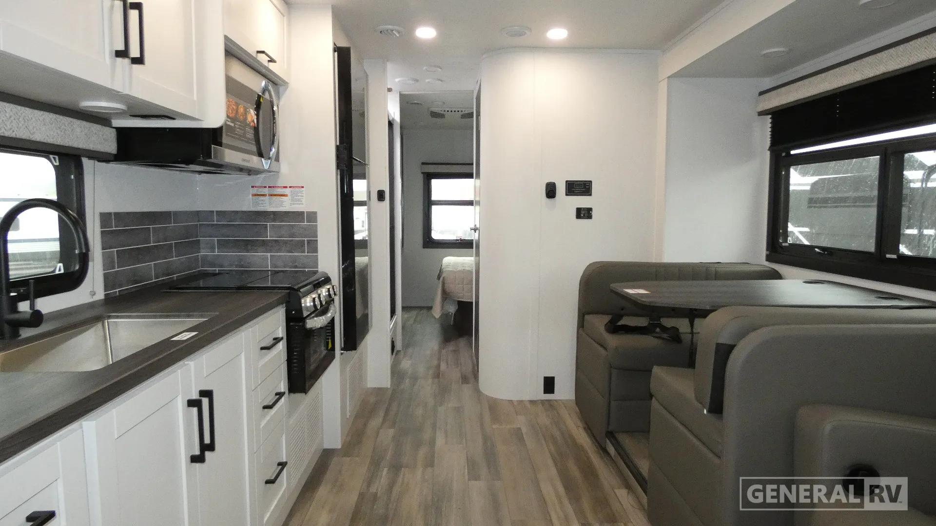 2026 Entegra Coach Odyssey 29V - Photo 3