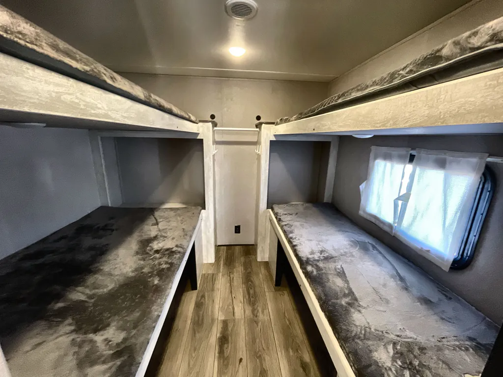 2024 Shasta I-5 530QB, Photos photo 11