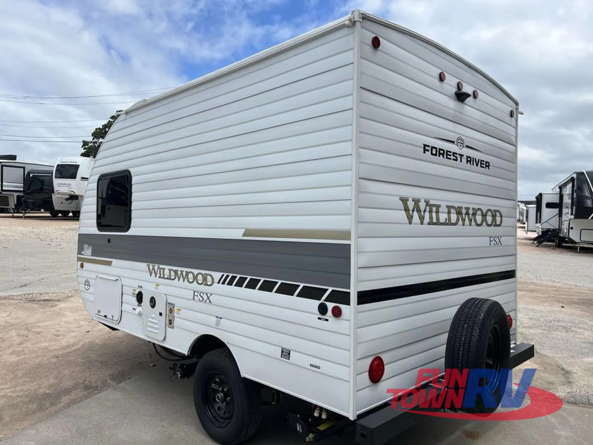2027 Forest River Wildwood FSX 135ICE — Photo 5