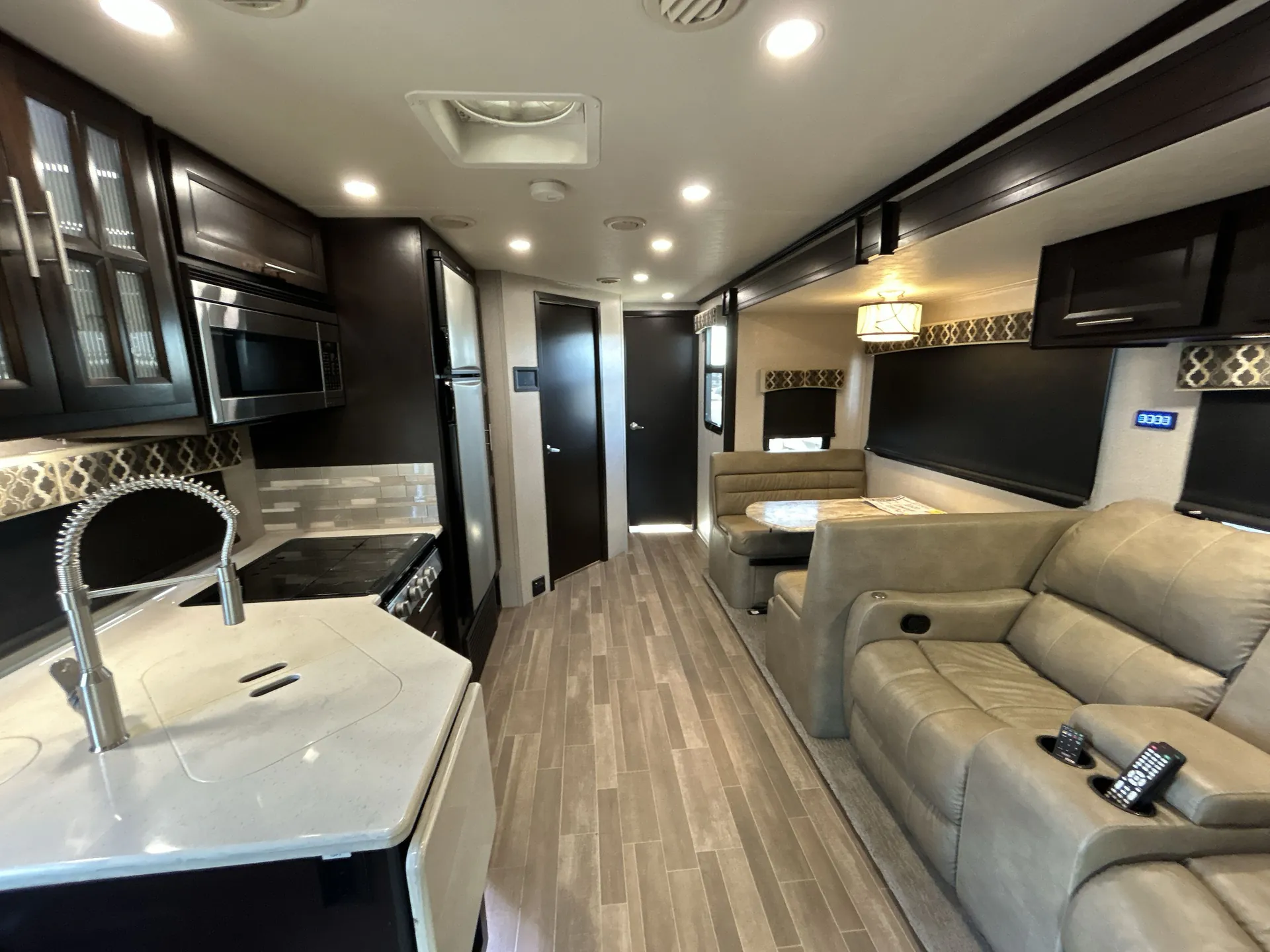 2020 Dynamax Corp Isata 5 Series 36DS — living area main