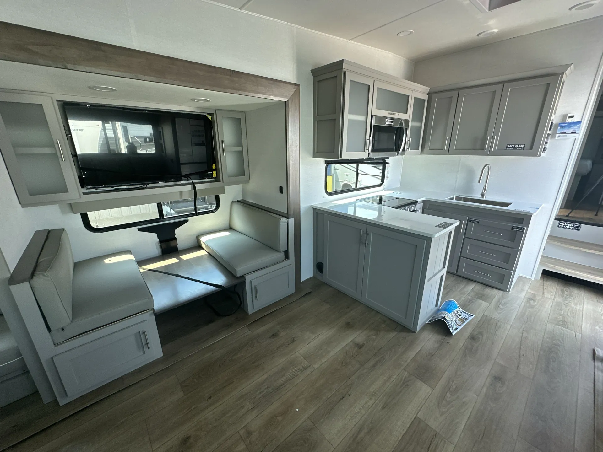 2026 Alliance RV Avenue 30BH — living area main
