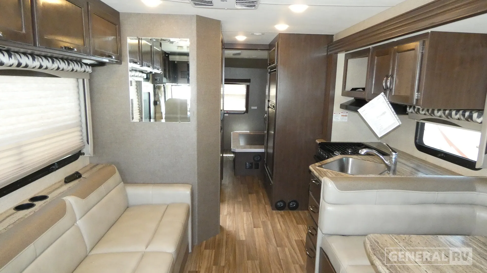 2018 Thor Motor Coach ACE 29.4 - Photo 3