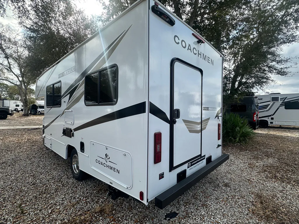 2026 Coachmen Freelander 22XG, Photos photo 3