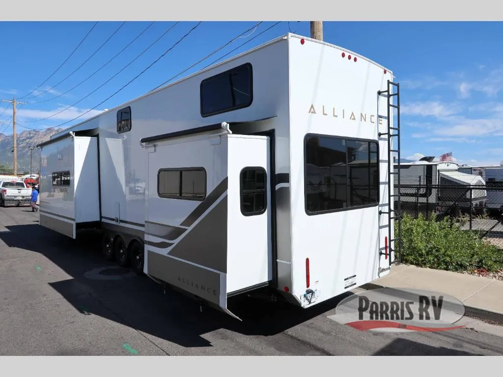 2026 Alliance RV Benchmark 42LFT - Photo 4