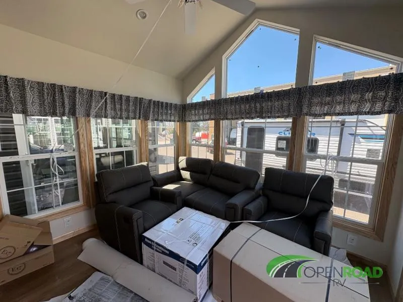 2026 Champion Homes Highland 405 - Photo 2