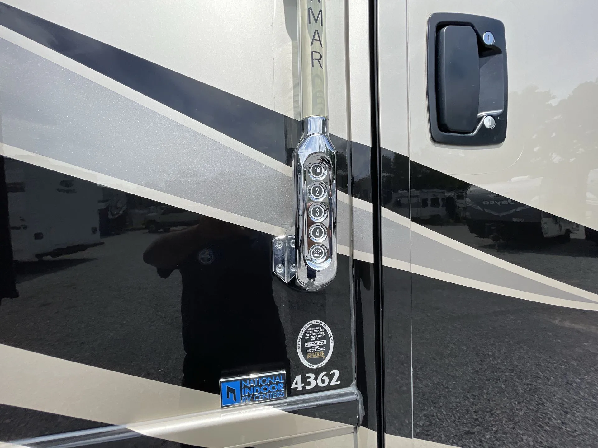 2019 Newmar Dutch Star 4362 - Photo 3