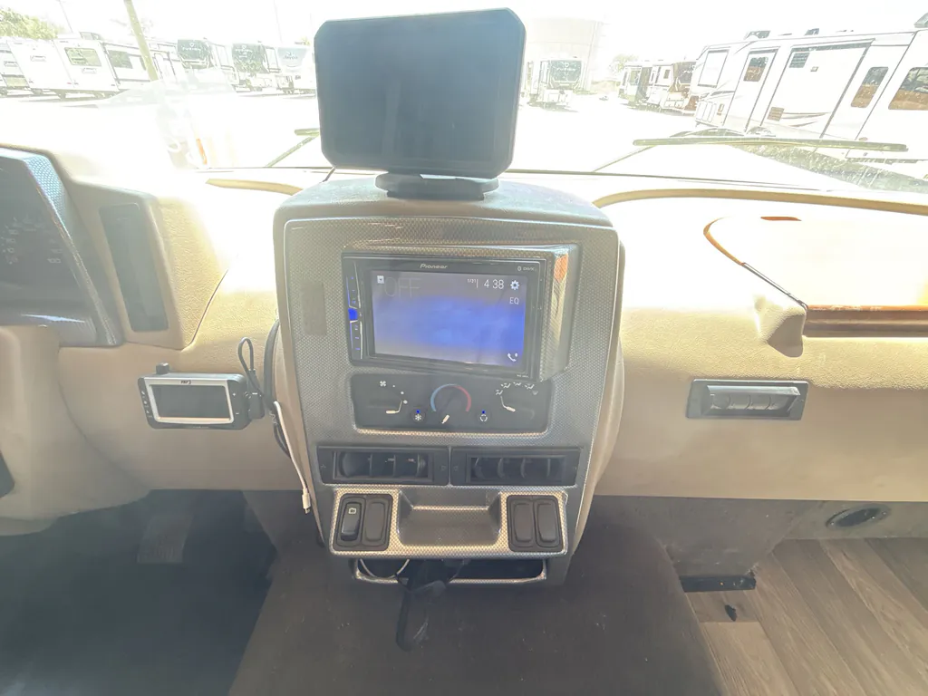 2019 Winnebago Sunstar 27P, Photos photo 30