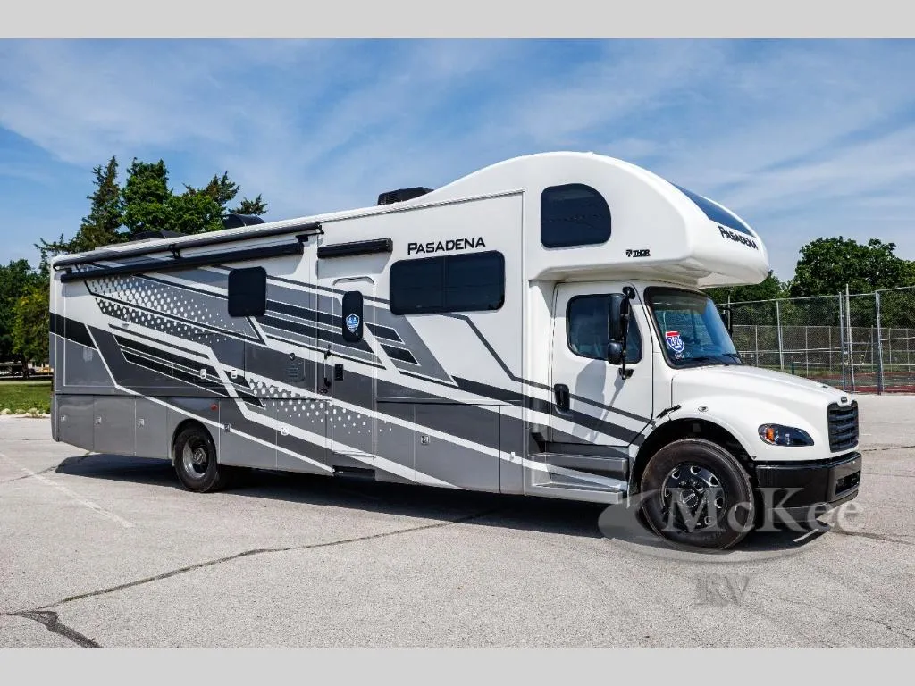 2026 Thor Motor Coach Pasadena 38FX - Photo 2