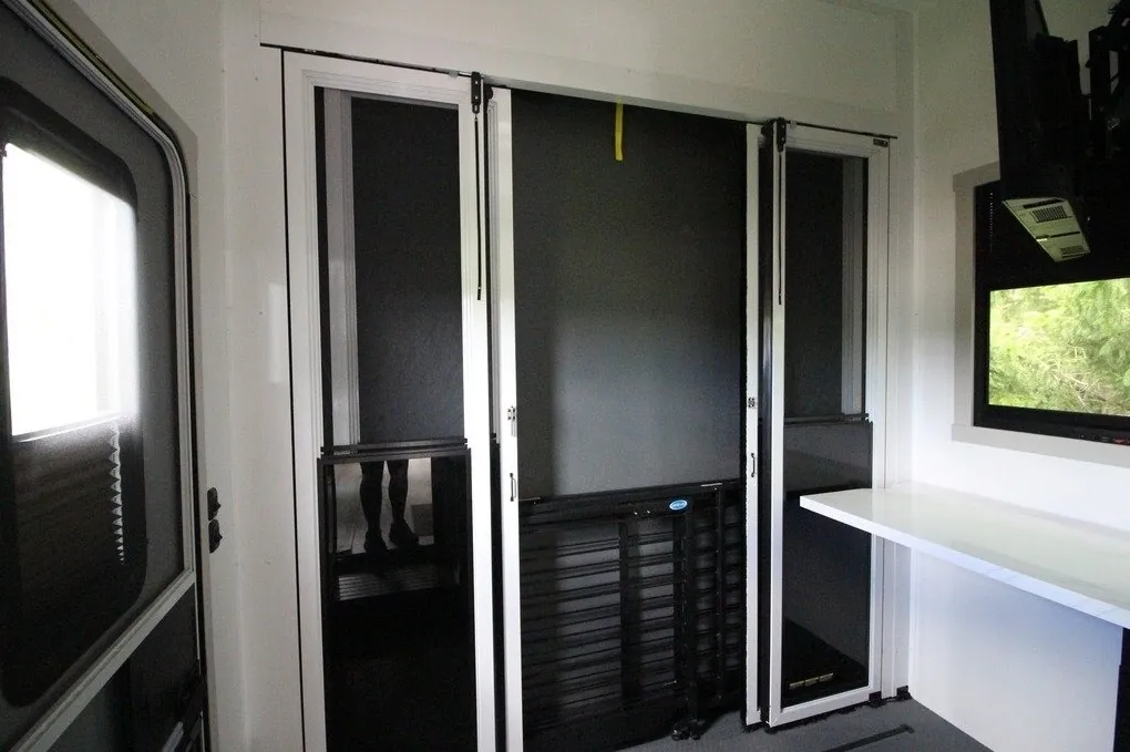 2025 Brinkley Model G 3250, Photos photo 20