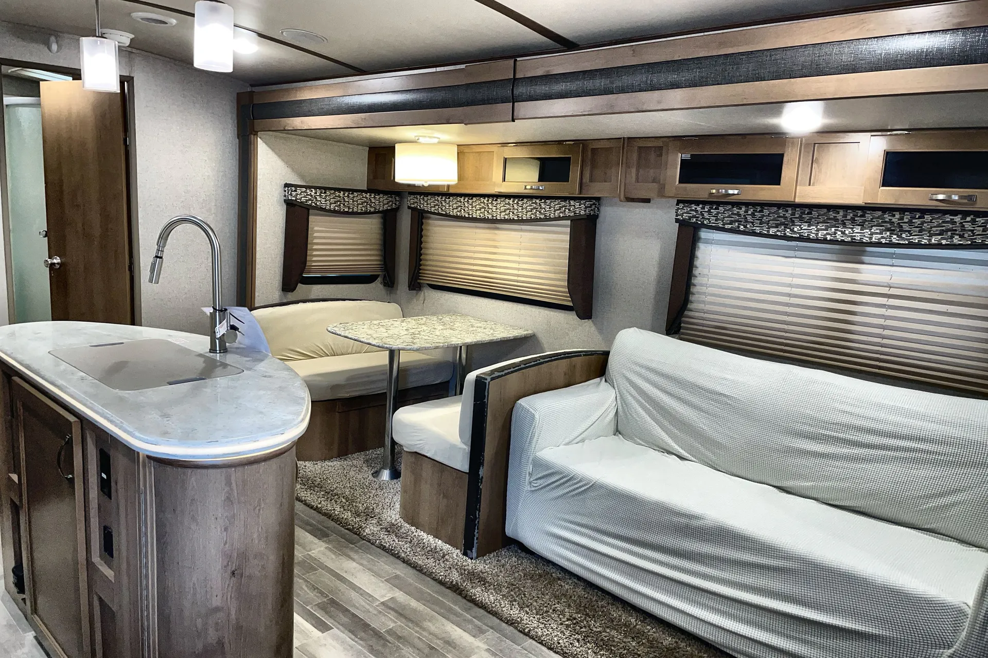 2018 Dutchmen Aerolite 272RBSS — living area main