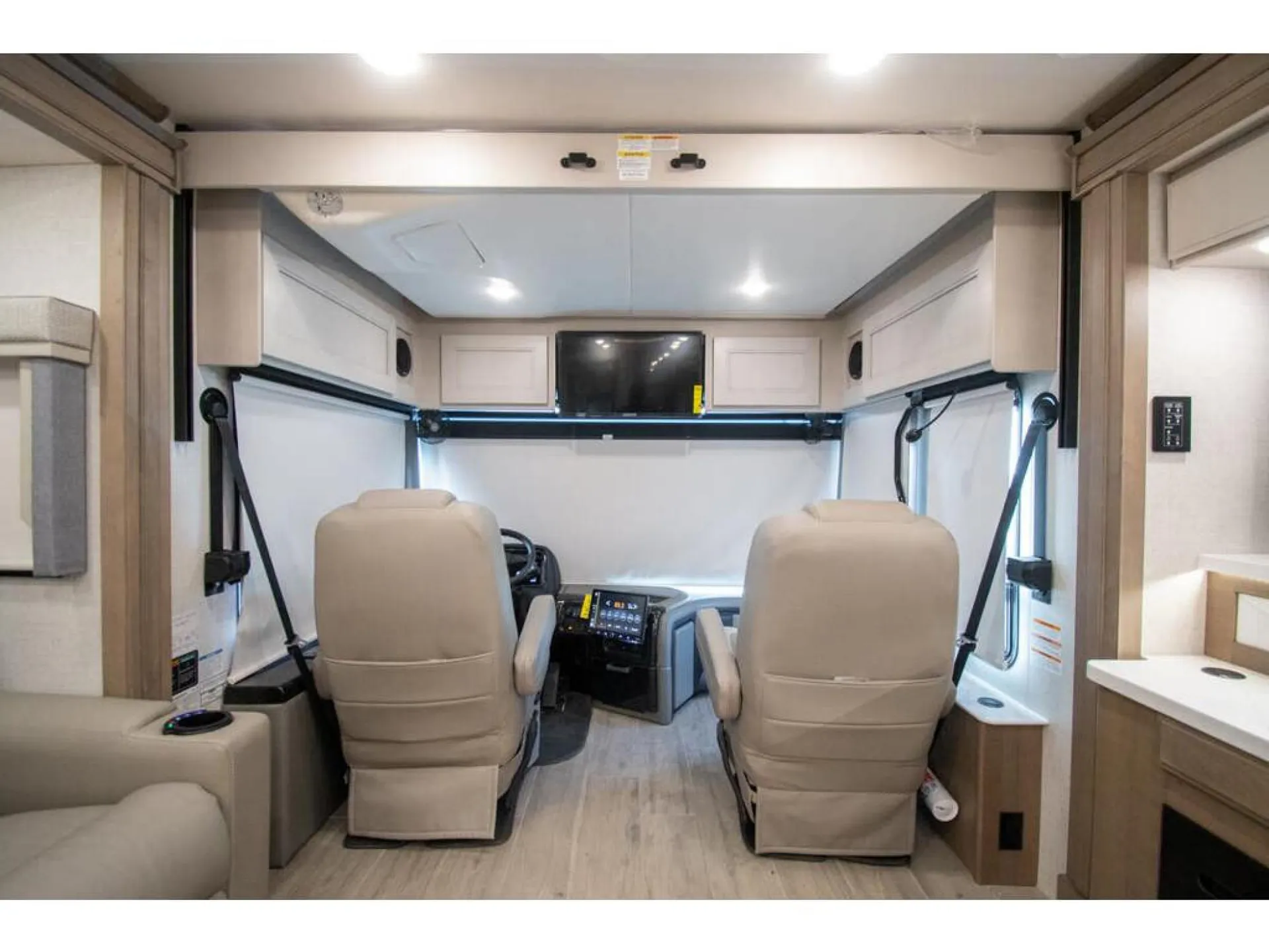 2026 Thor Motor Coach Aria 3702 - Photo 4