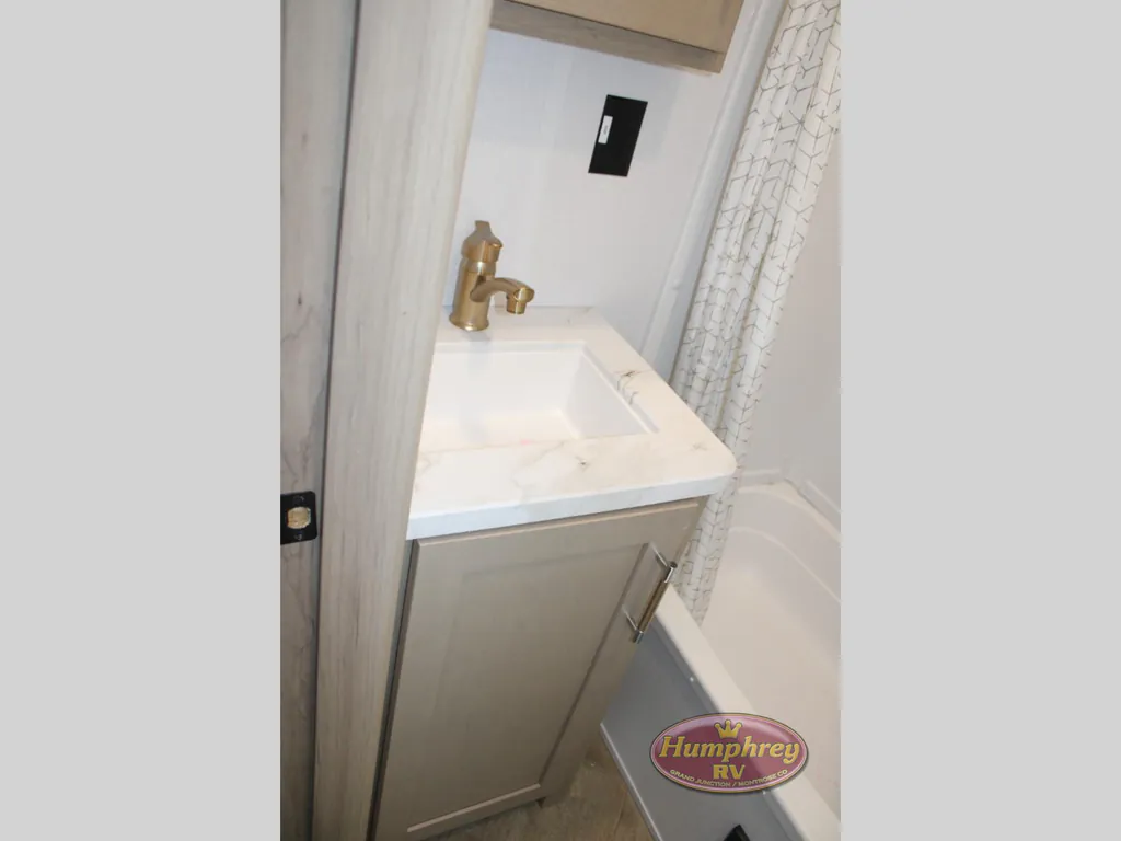 2025 Keystone Raptor 433, Photos photo 26