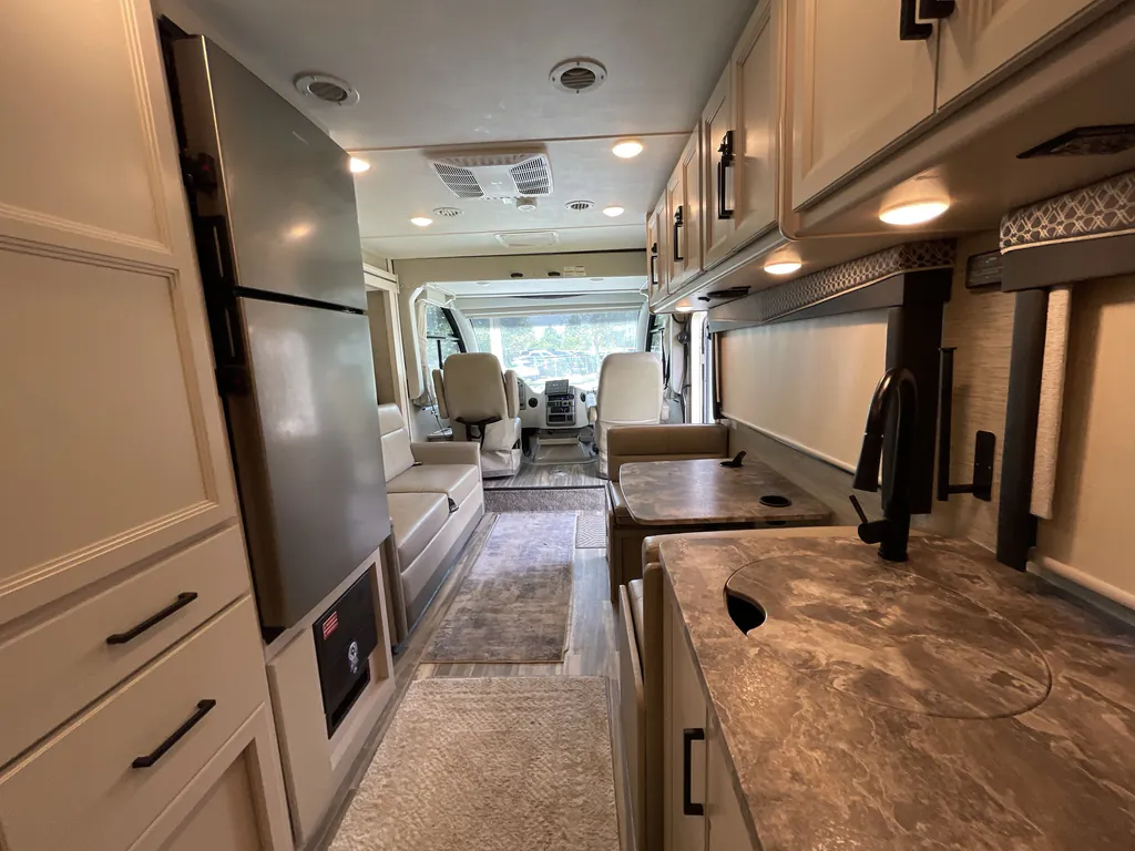 2023 Thor Motor Coach Axis 24.3, Photos photo 3