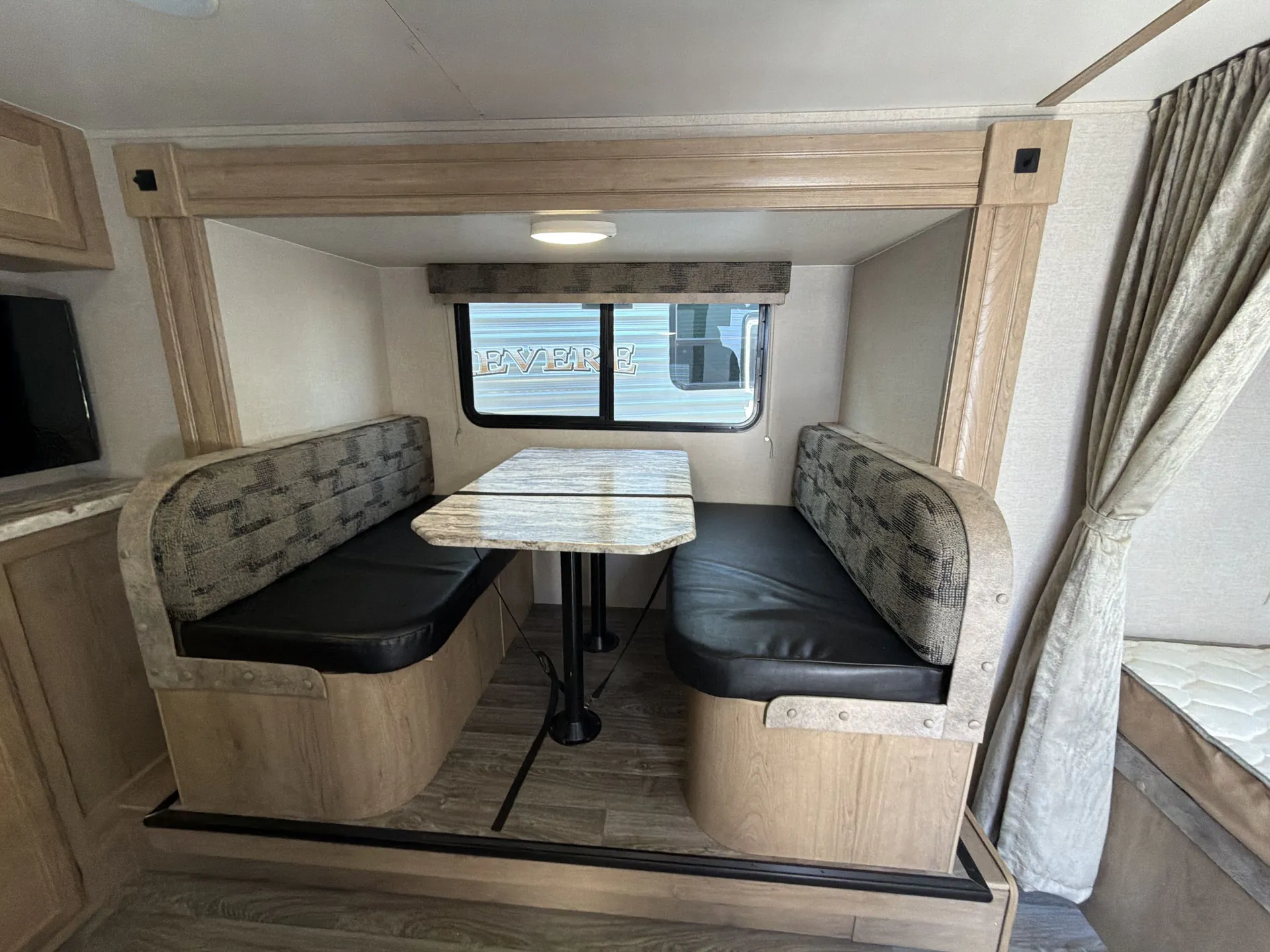 2019 Winnebago Micro Minnie 2108TB — living area main