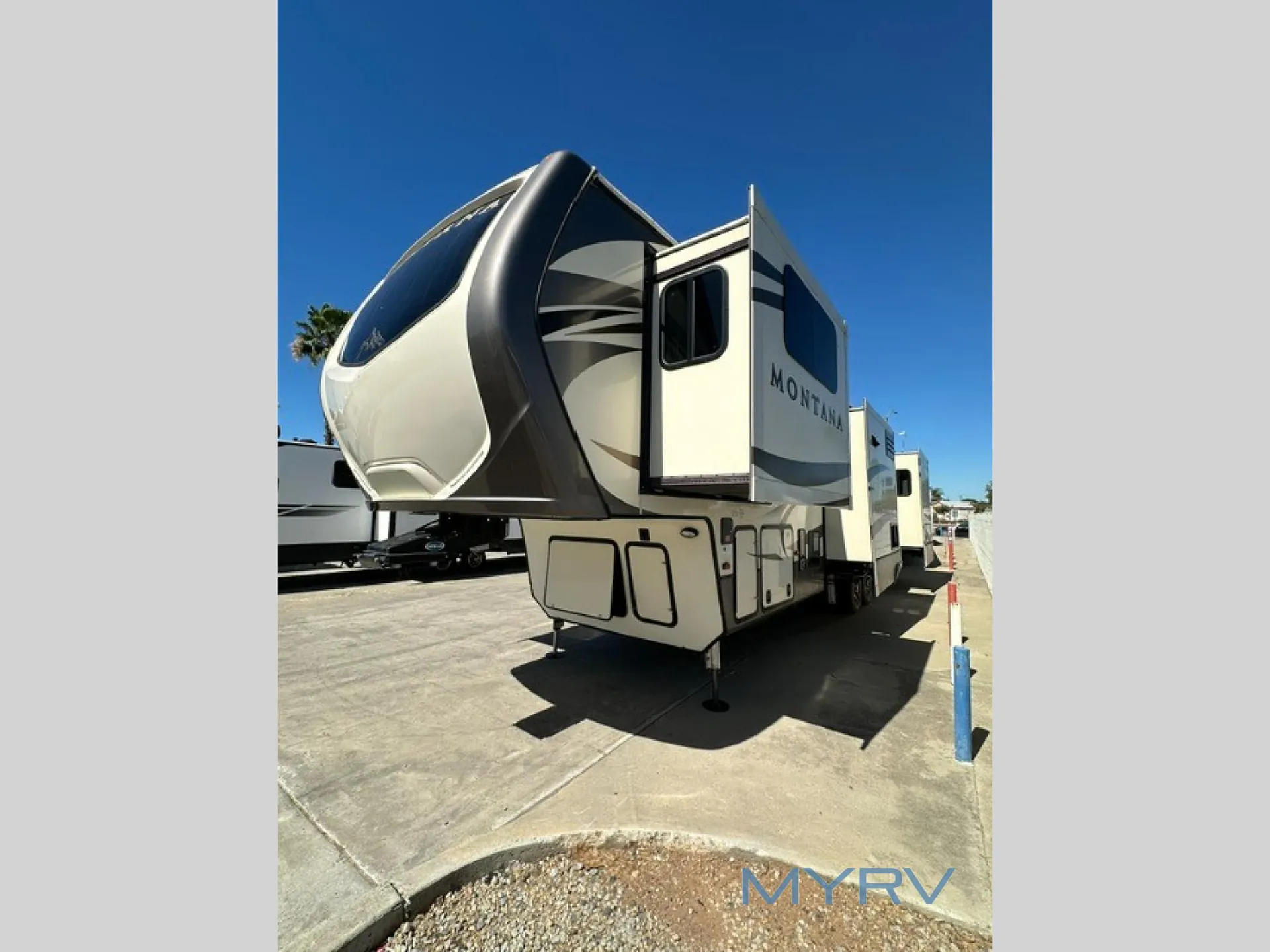 2017 Keystone Montana 3730FL - Photo 4