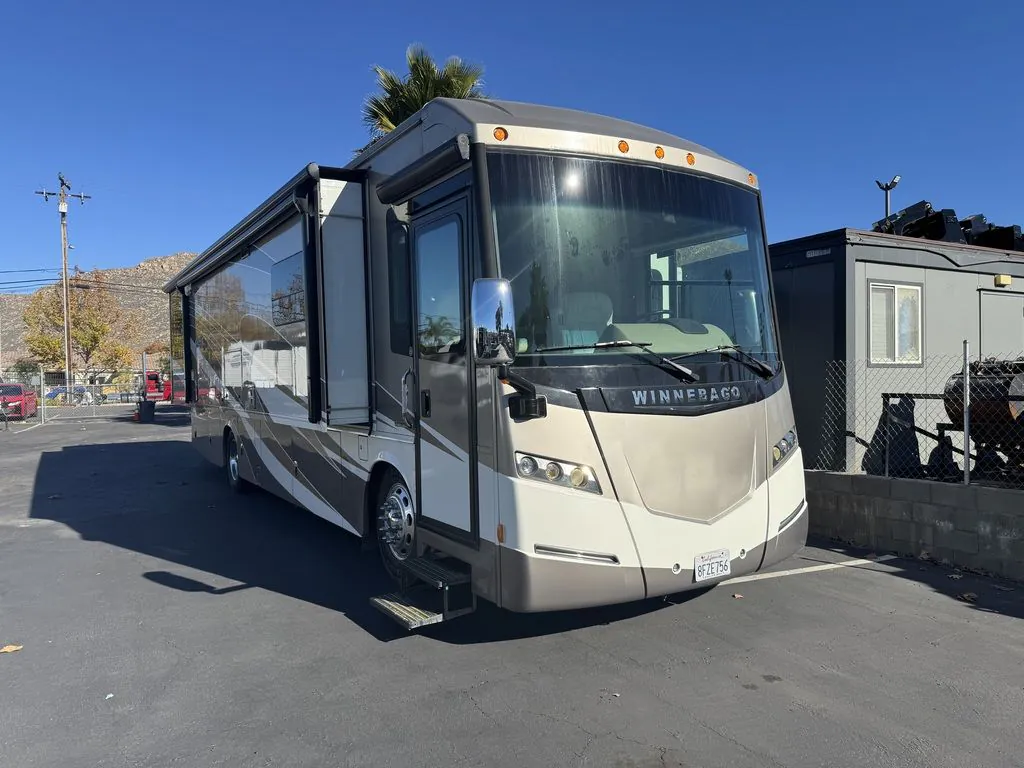 2015 Winnebago Journey 36M - Photo 2