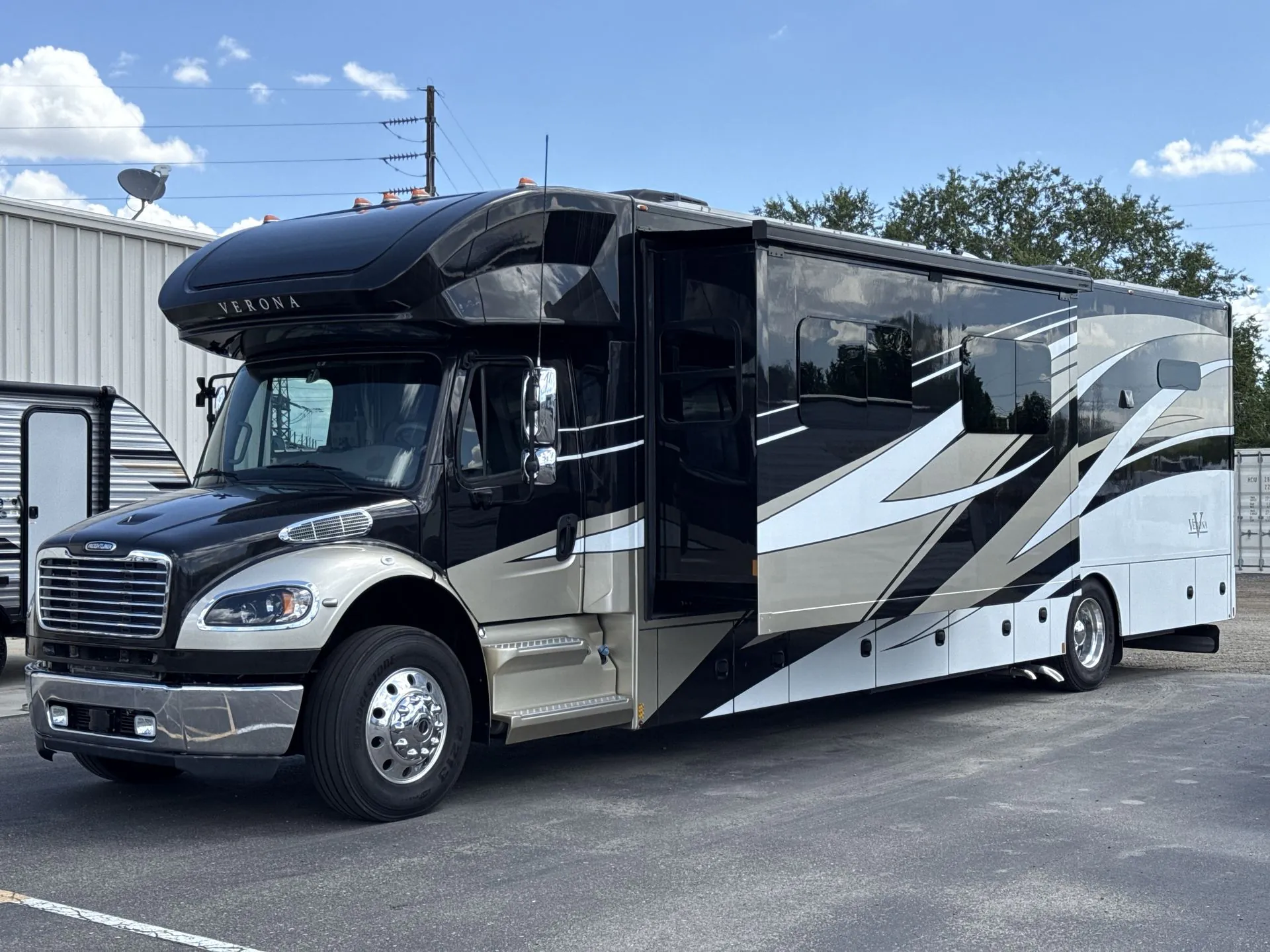 2023 Renegade RV Verona 40VBH - Photo 3