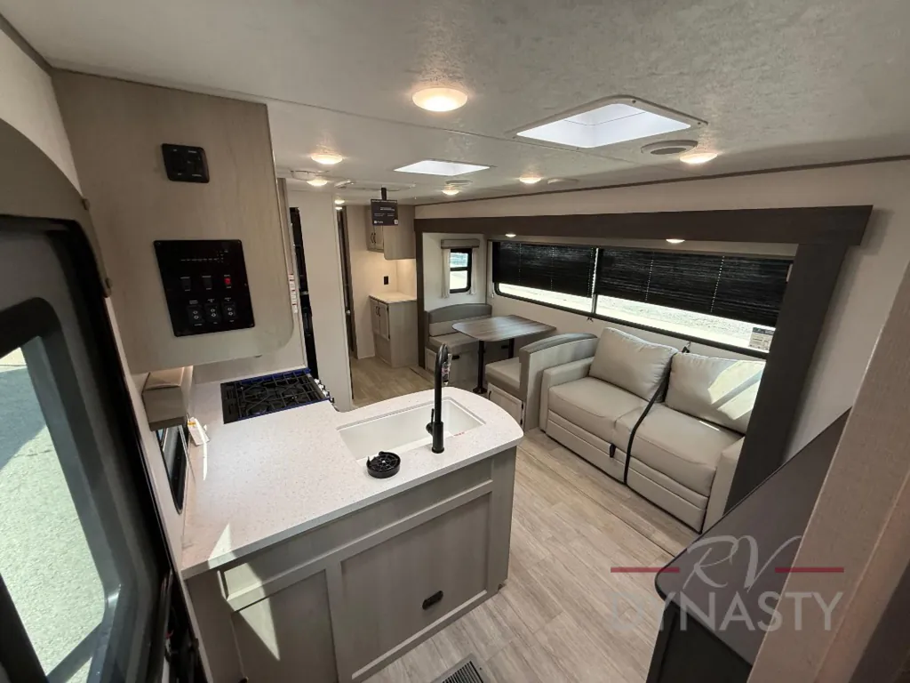 2027 Coachmen Catalina Legacy Edition 333DBDSCK, Photos photo 18
