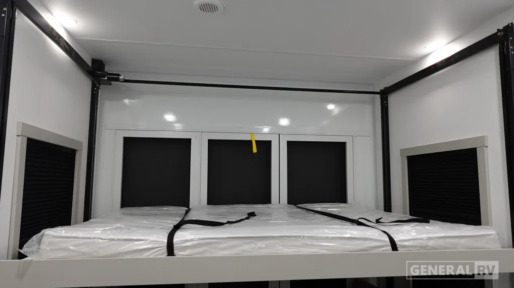2026 Brinkley Model G 4000, Photos photo 36