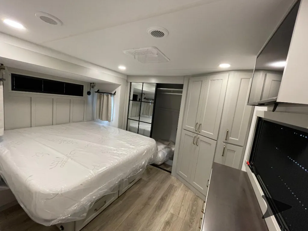 2026 Brinkley Model G 4100, Photos photo 38