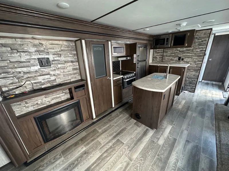 2019 Forest River Cherokee Alpha Wolf 26RL-L, Photos photo 11