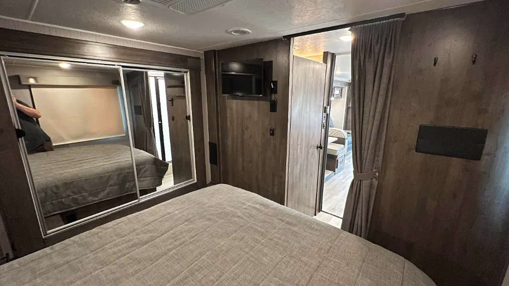 2022 Coachmen Leprechaun 319MB - Ford 450 - Photo 4