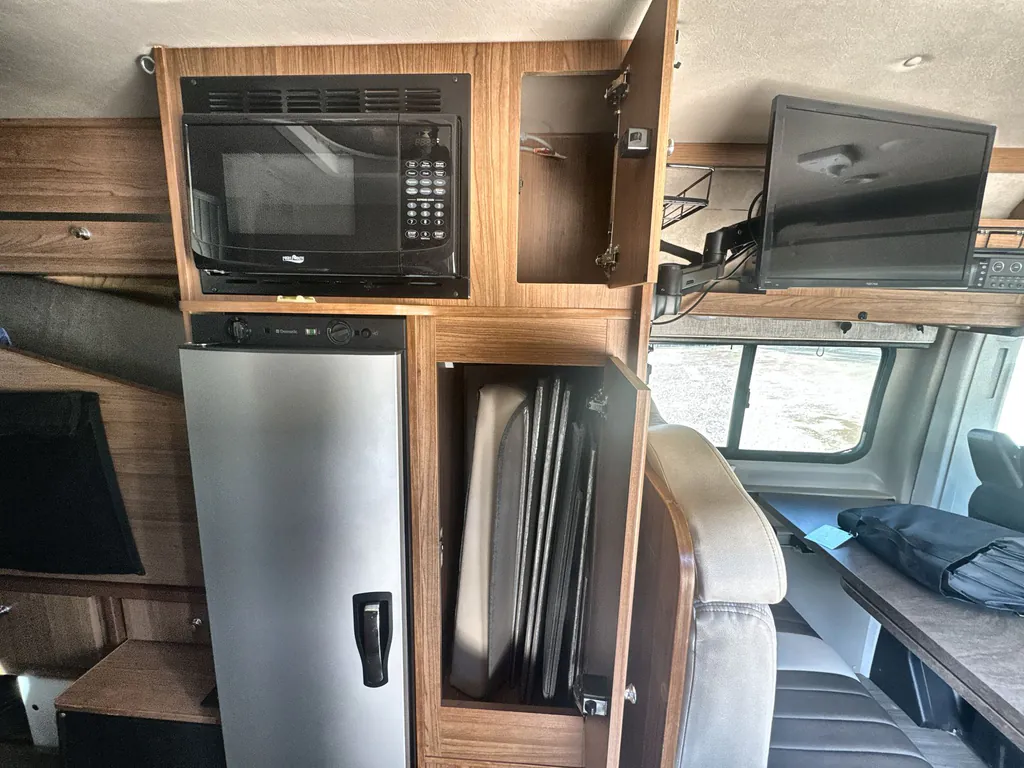 2017 Winnebago Travato 59G, Photos photo 18