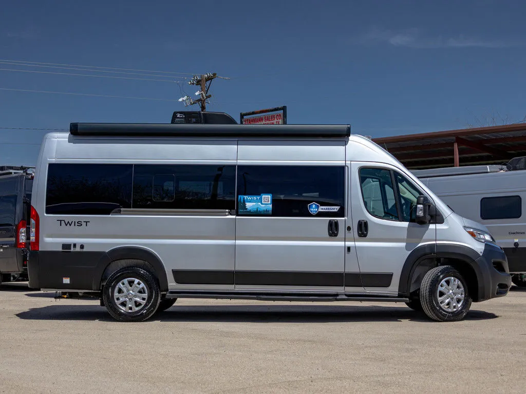 2025 Thor Motor Coach Twist 2HB - Photo 3