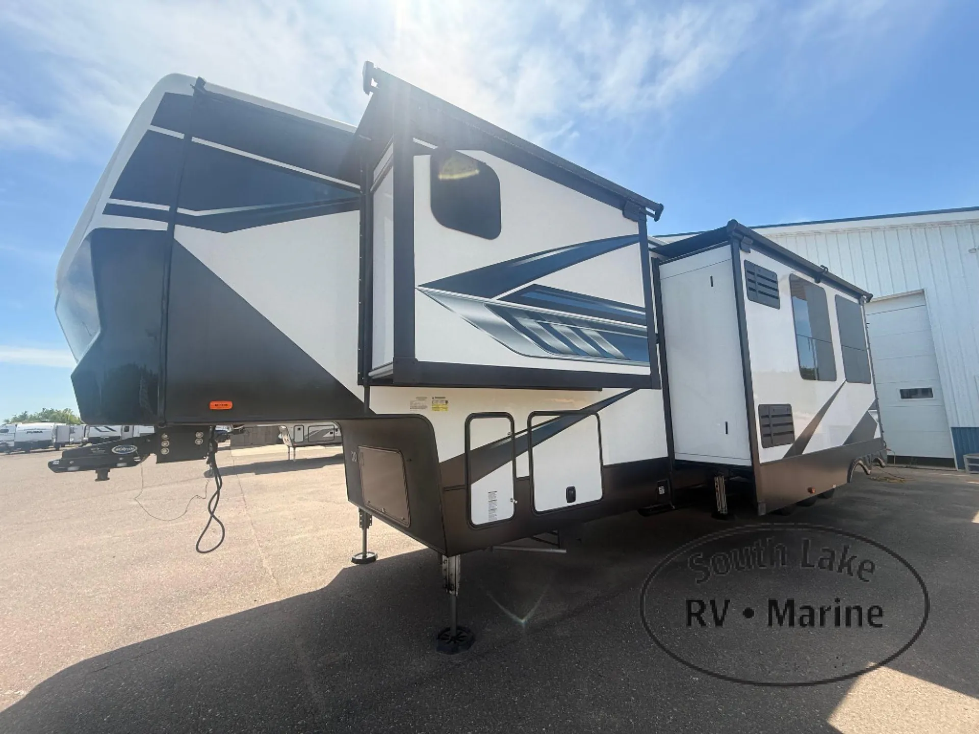 2022 Heartland Road Warrior 4275 - Photo 4