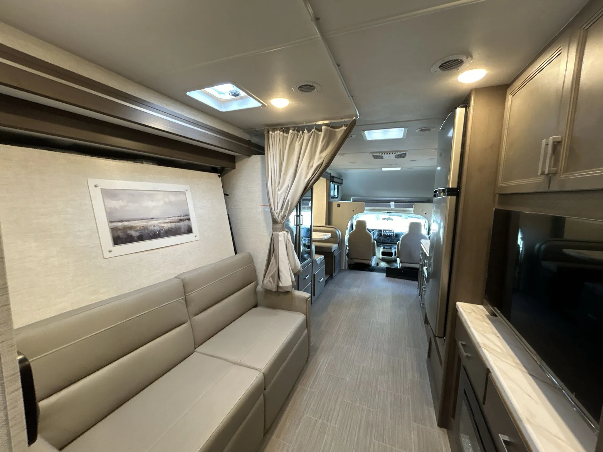 2025 Thor Motor Coach Freedom Elite 27HE — living area main