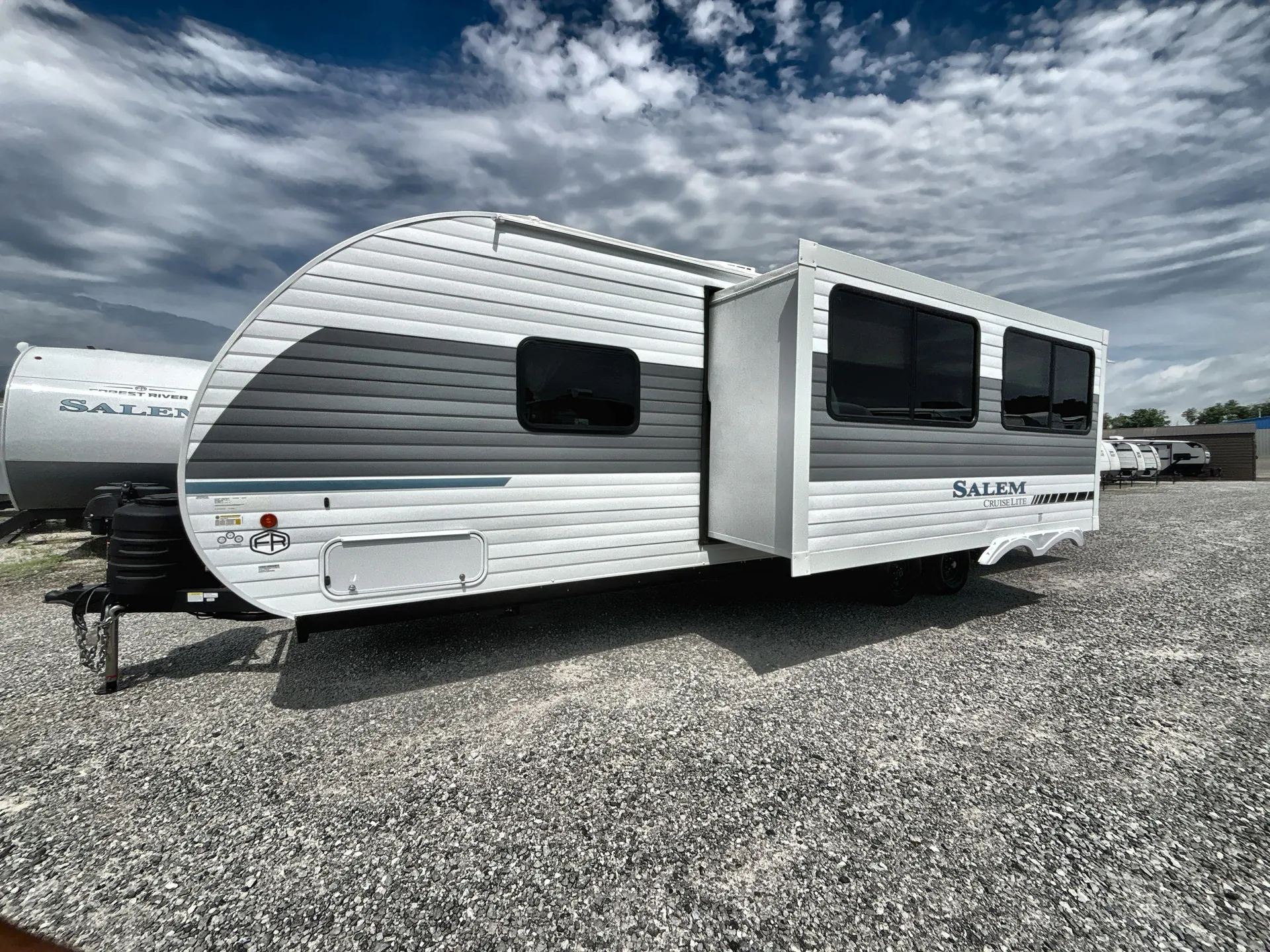 2027 Forest River Salem Cruise Lite 28VBXL — off campside