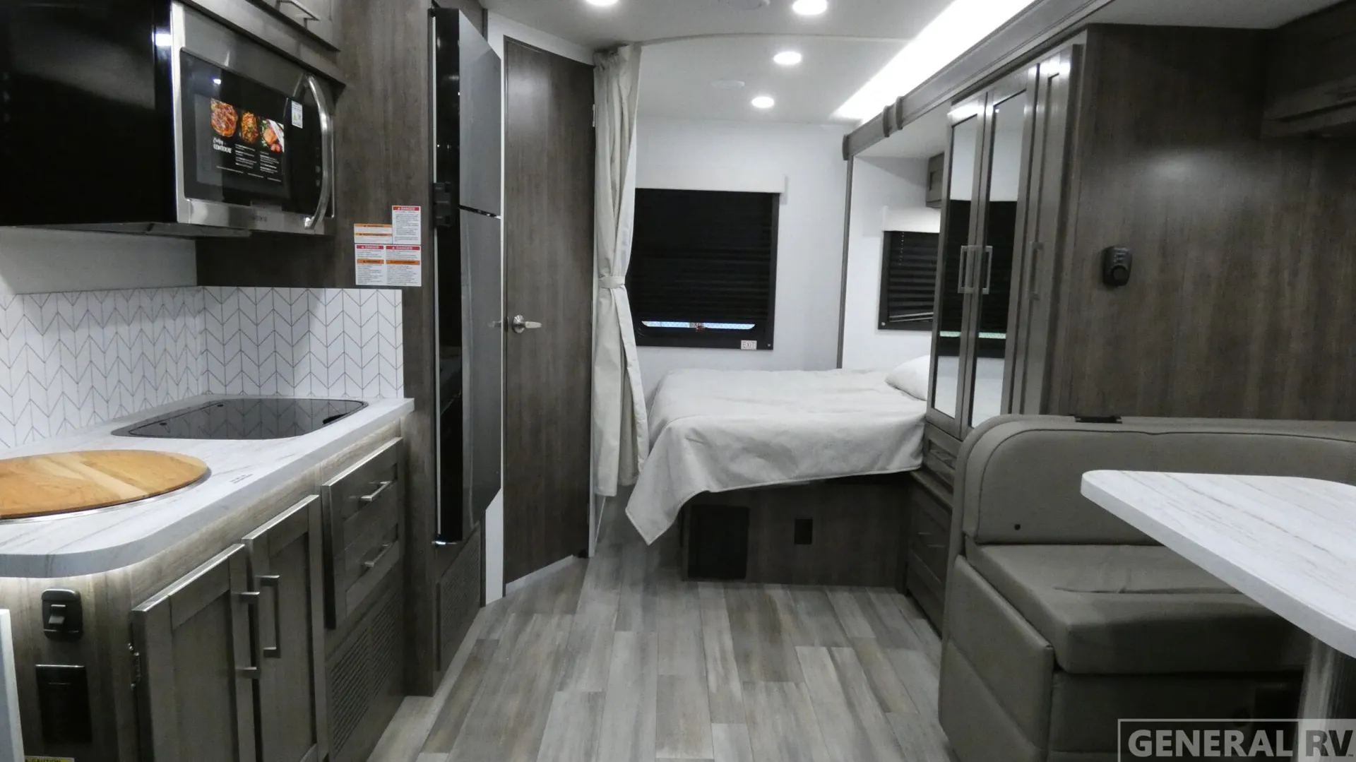 2026 Entegra Coach Qwest SE 24L - Photo 3